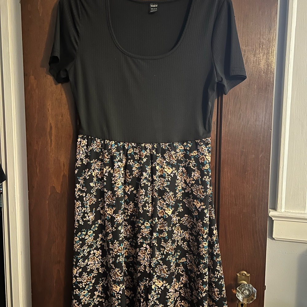 SHEIN Black Floral Midi Dress